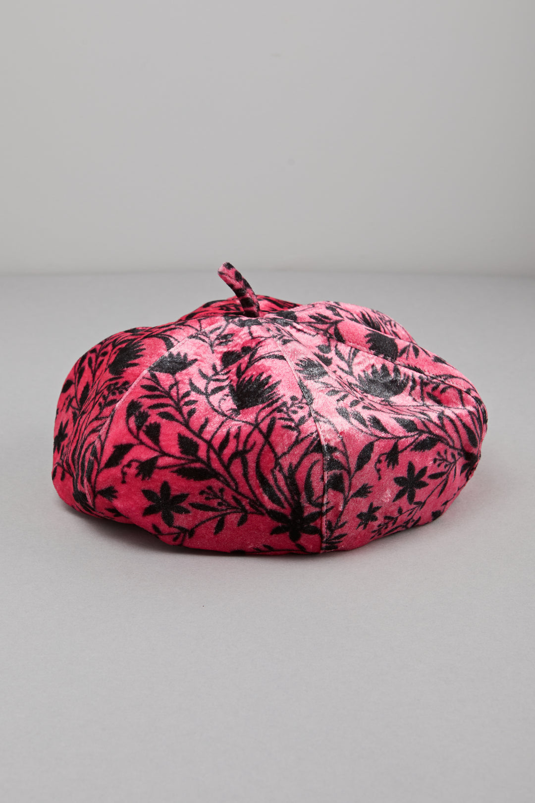 Bud pink velvet beret