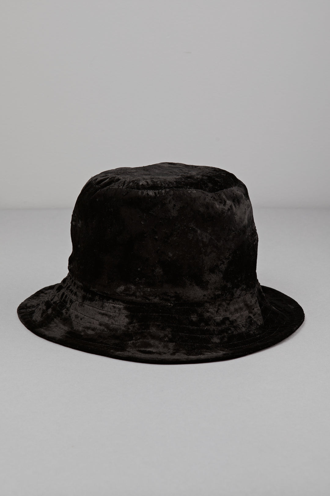 Noir Velvet bucket hat