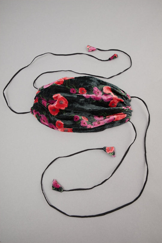 Four O'Clock Velvet Mask